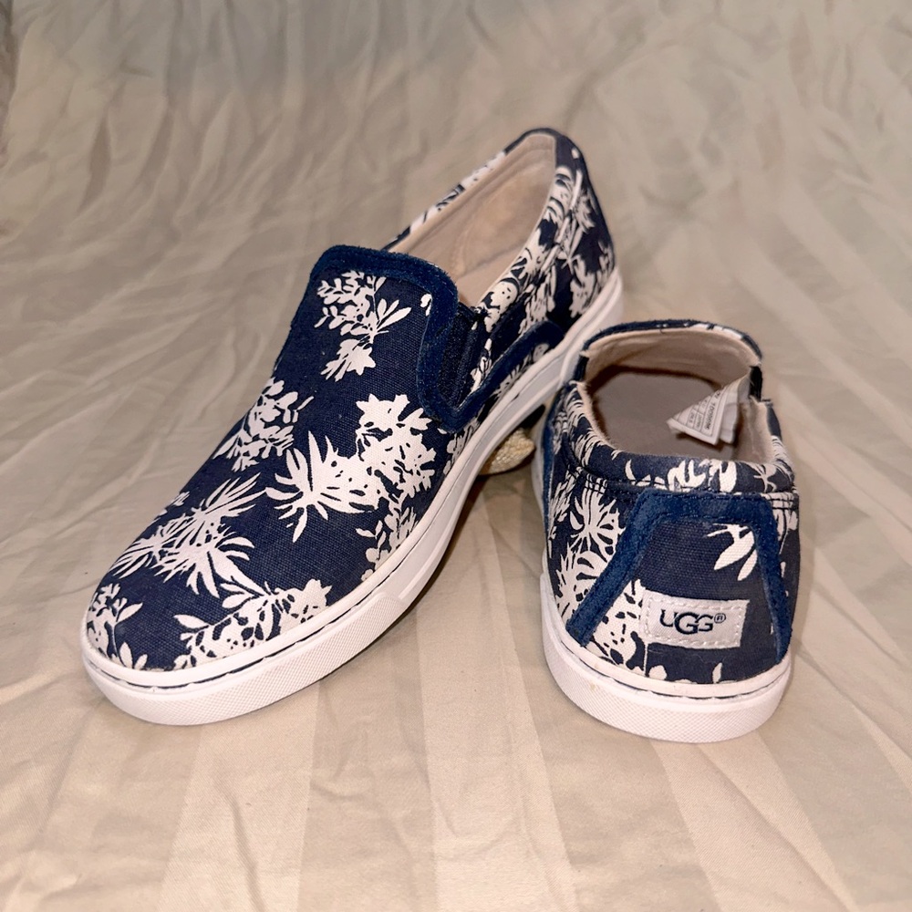 UGG Fierce Tropical Flower Print Slip On Sneakers Navy Canvas Womens